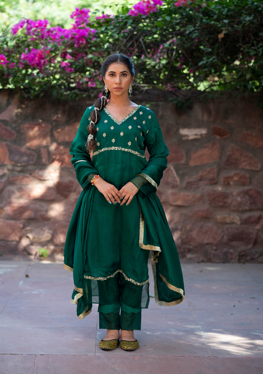 AIZA – Russian Silk Kurta Set in Bottle Green